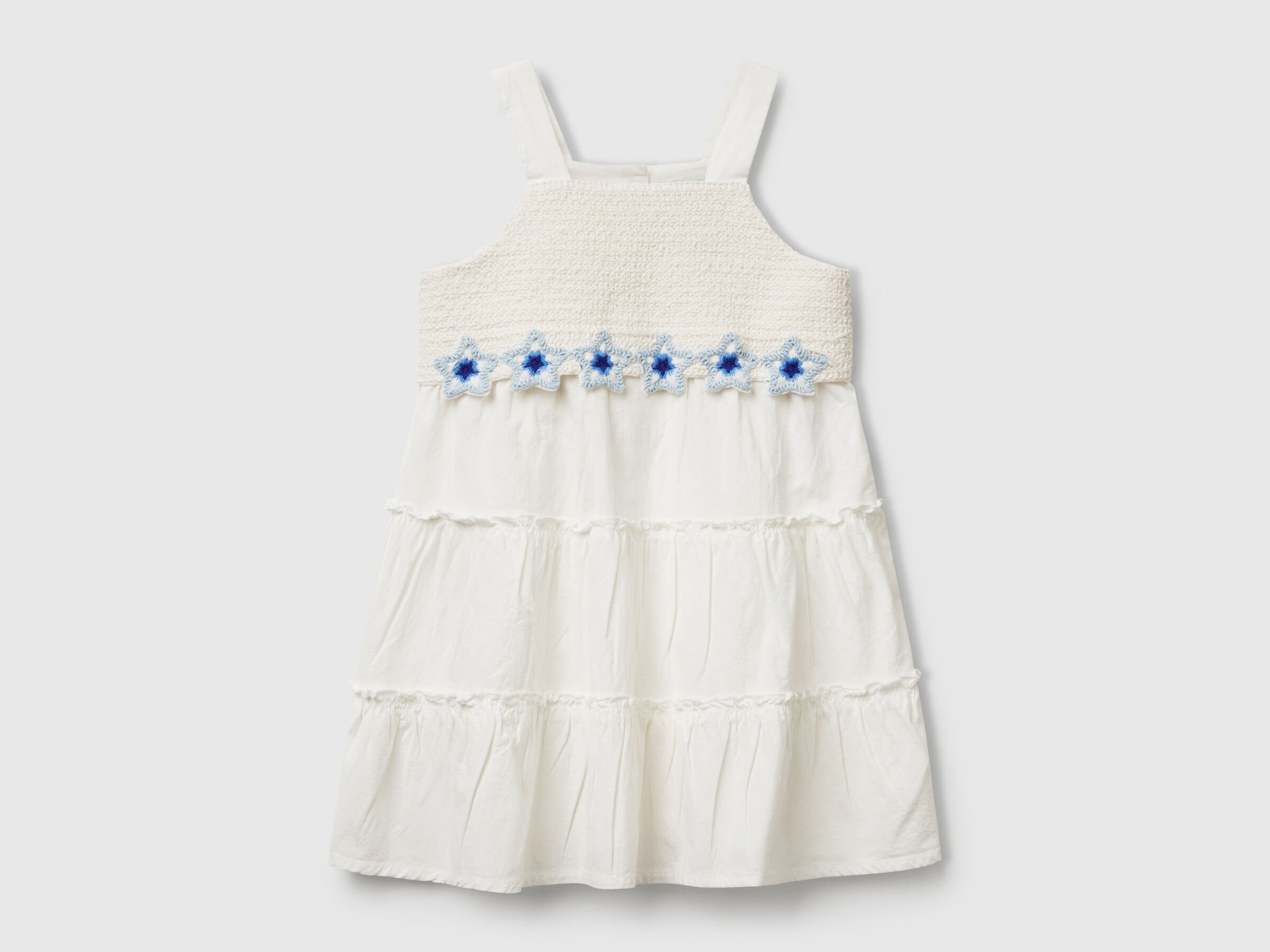 Robe à fleurs en macramé