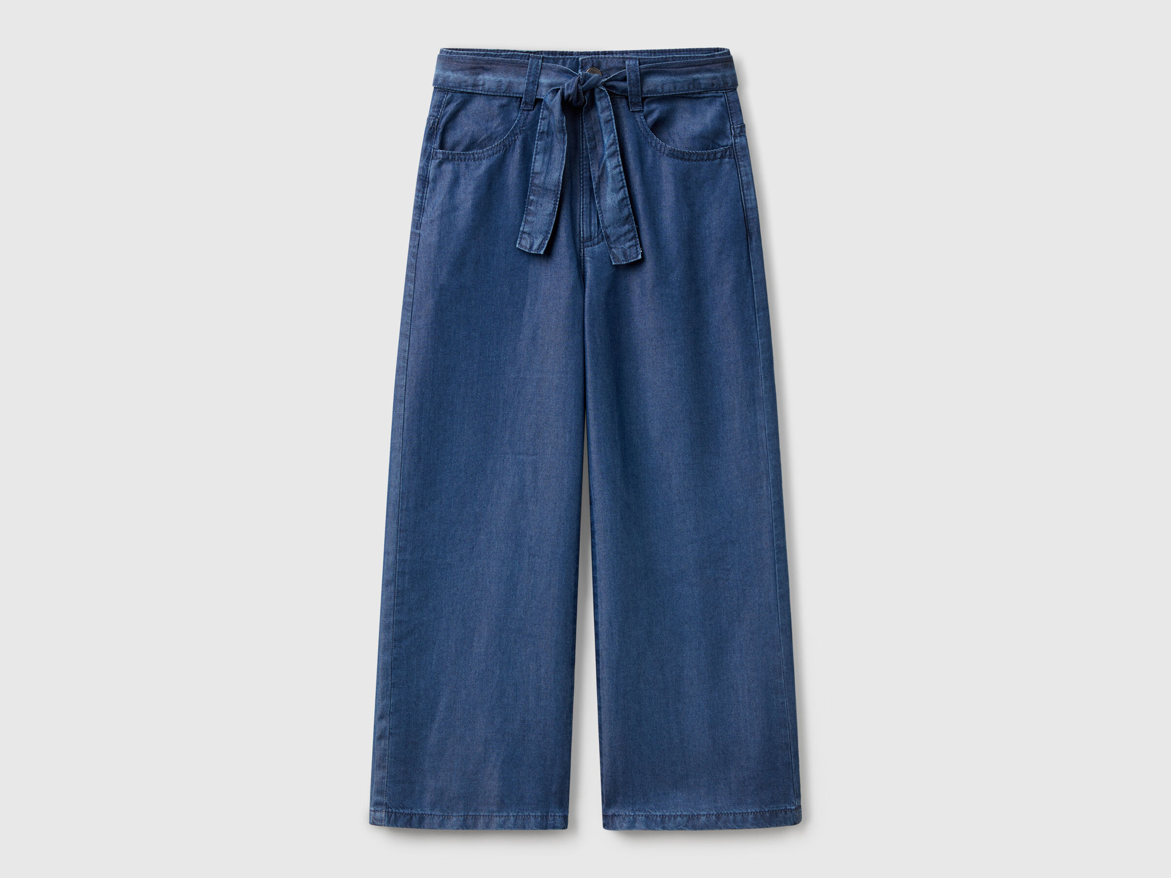 Jean coupe large avec ceinture