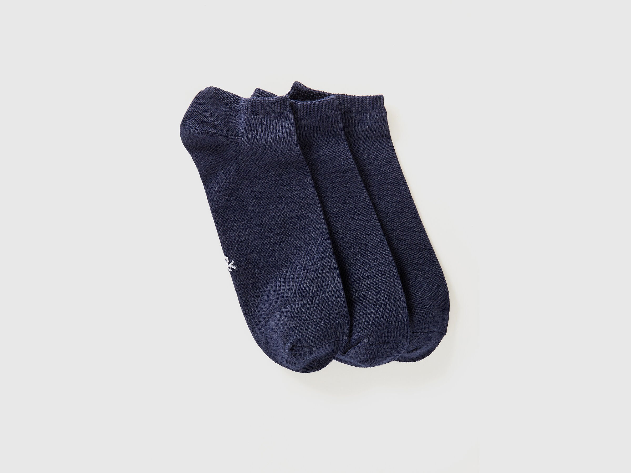 Trois paires de chaussettes courtes